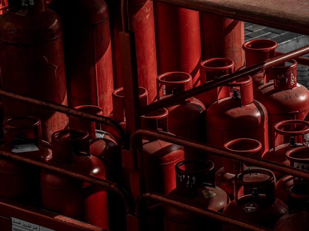 Bombonas de butano almacenadas de forma segura