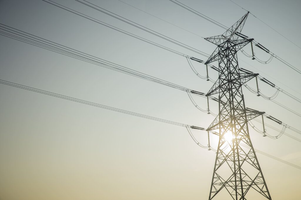 Torre eléctrica que representa el sistema eléctrico