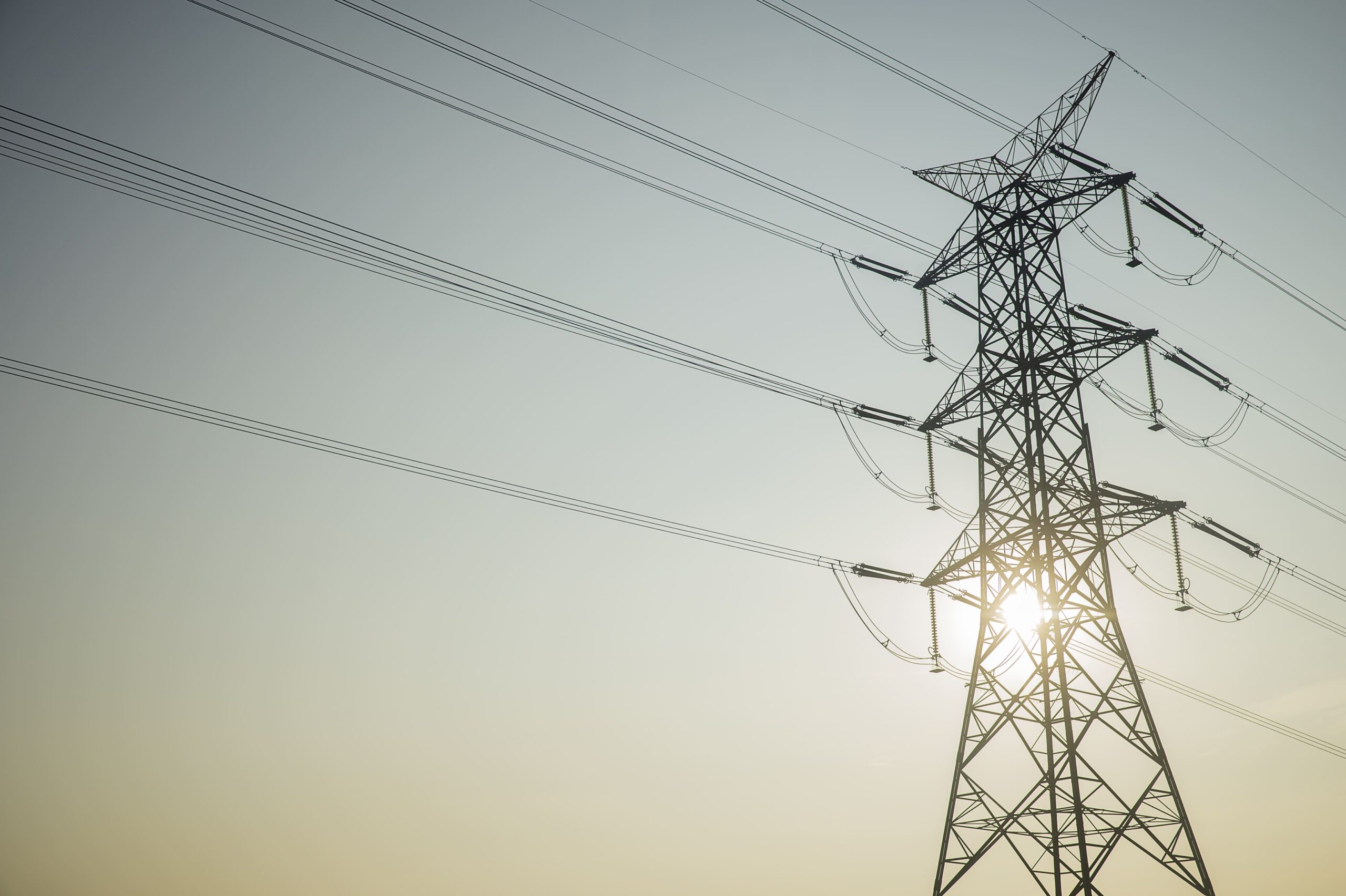Torre eléctrica que representa el sistema eléctrico