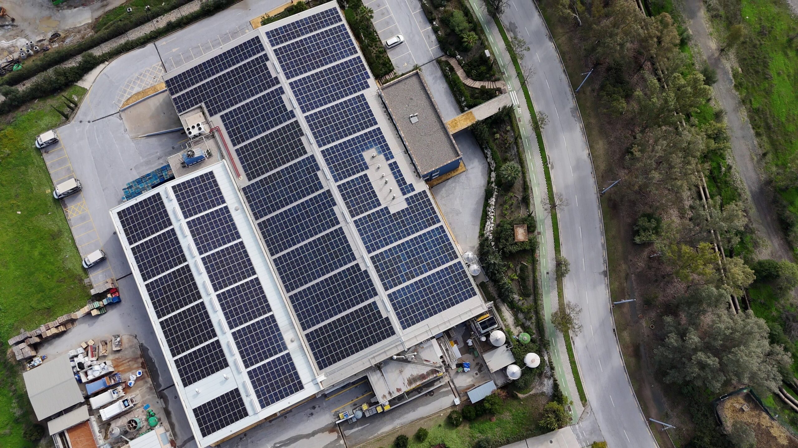 Placas solares en empresa industrial para autoconsumo